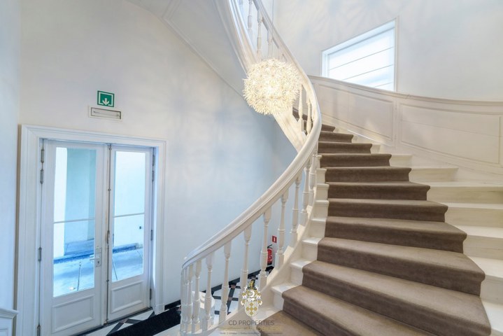 Avril –  – D&rsquo;ACCOLAY 17